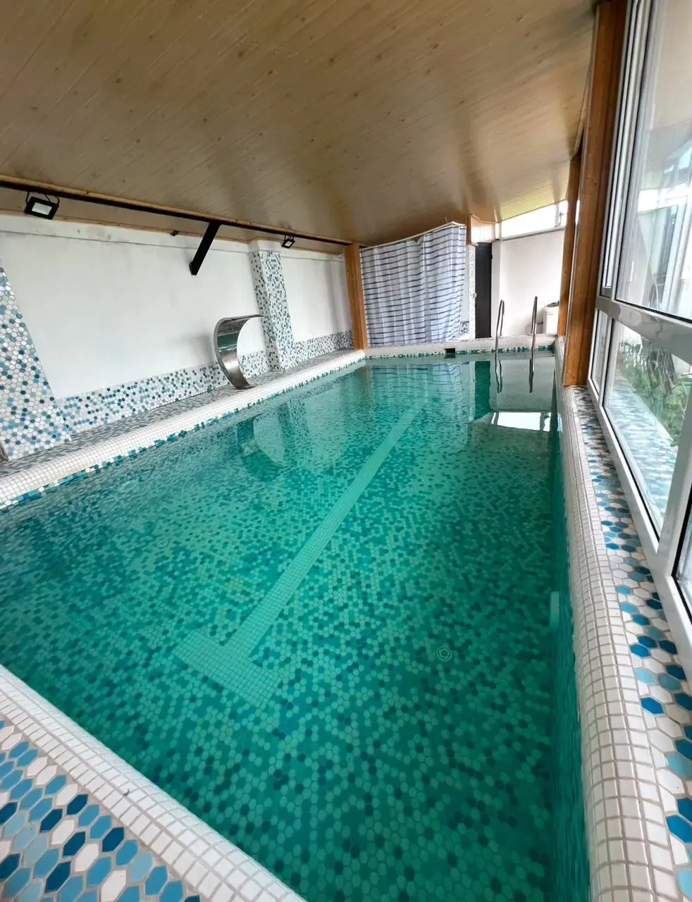 اجاره ویلا دو خوابه استخردار ساحلی رویان